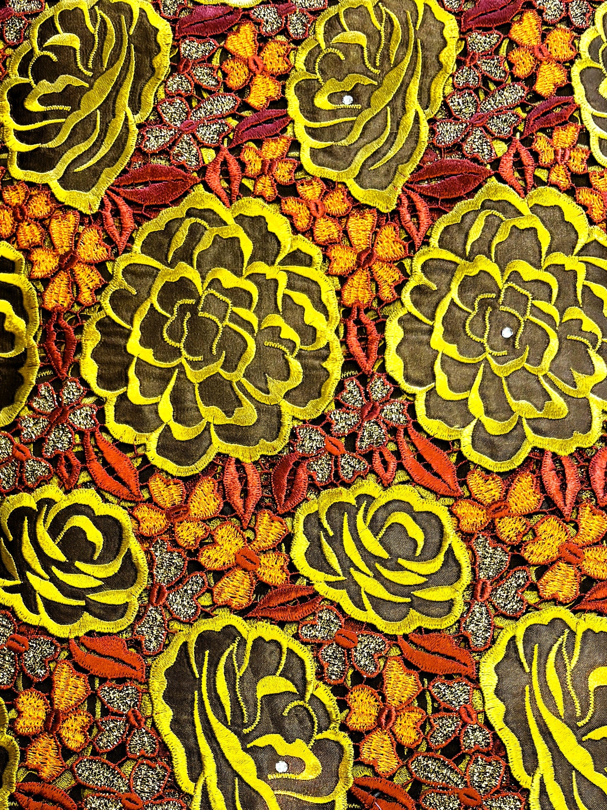 8019 Swiss Guipure Lace w/Applique & Swarovski